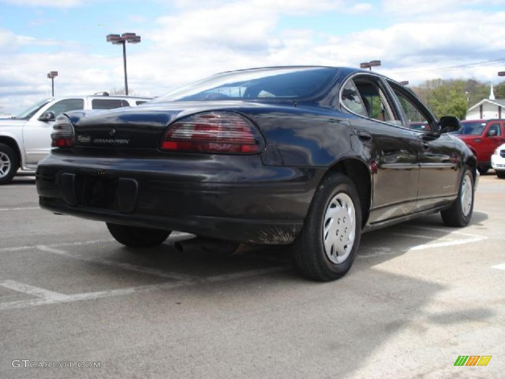 1998 Grand Prix SE Sedan - Bright White / Graphite photo #3