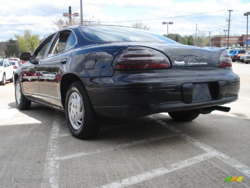 1998 Grand Prix SE Sedan - Bright White / Graphite photo #5