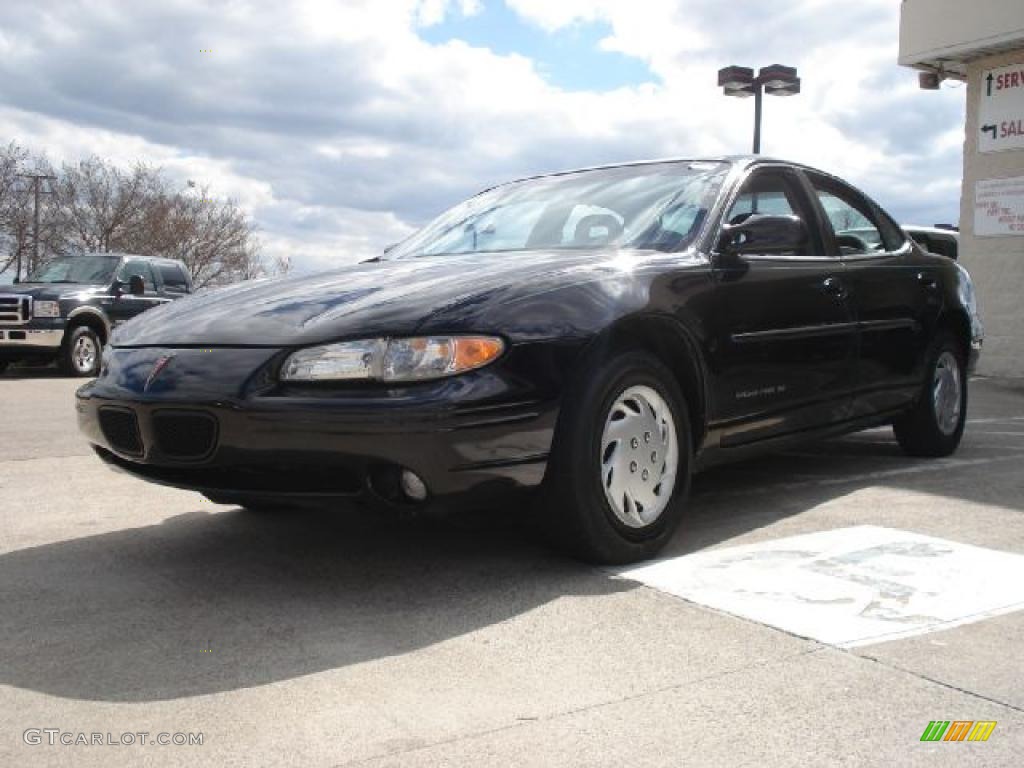 1998 Grand Prix SE Sedan - Bright White / Graphite photo #7