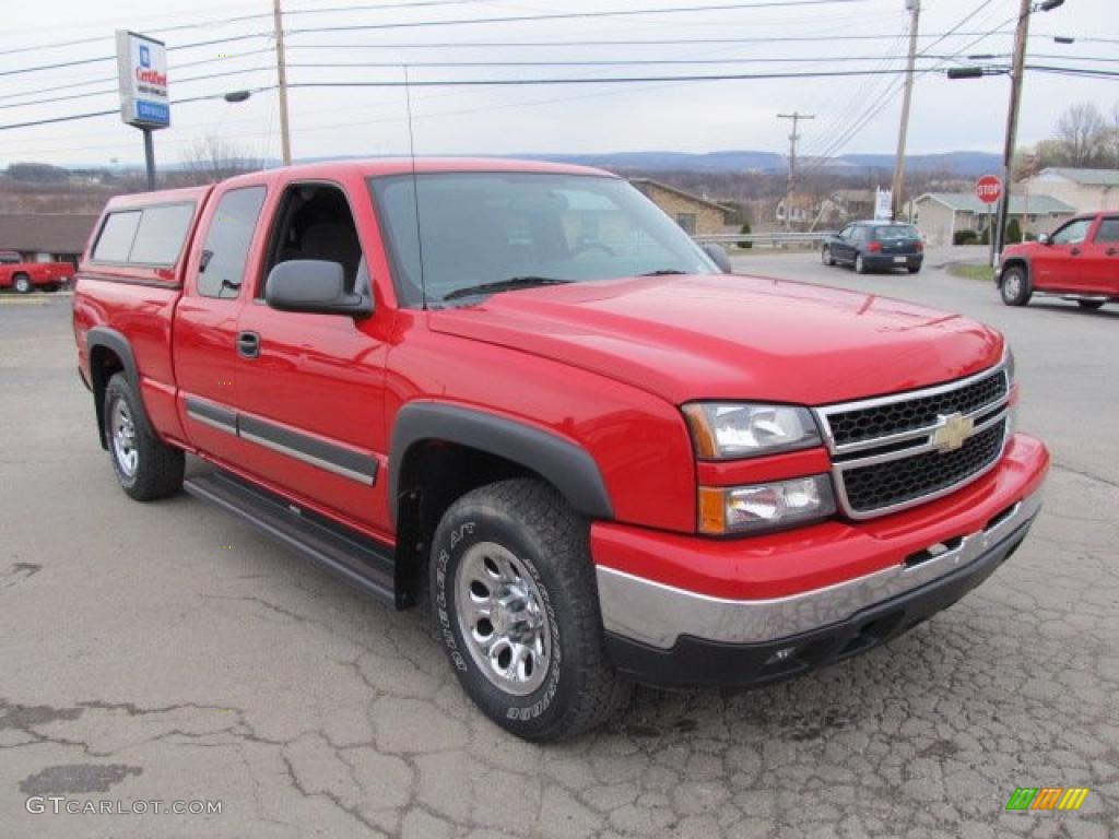 2006 Silverado 1500 Z71 Extended Cab 4x4 - Victory Red / Dark Charcoal photo #9