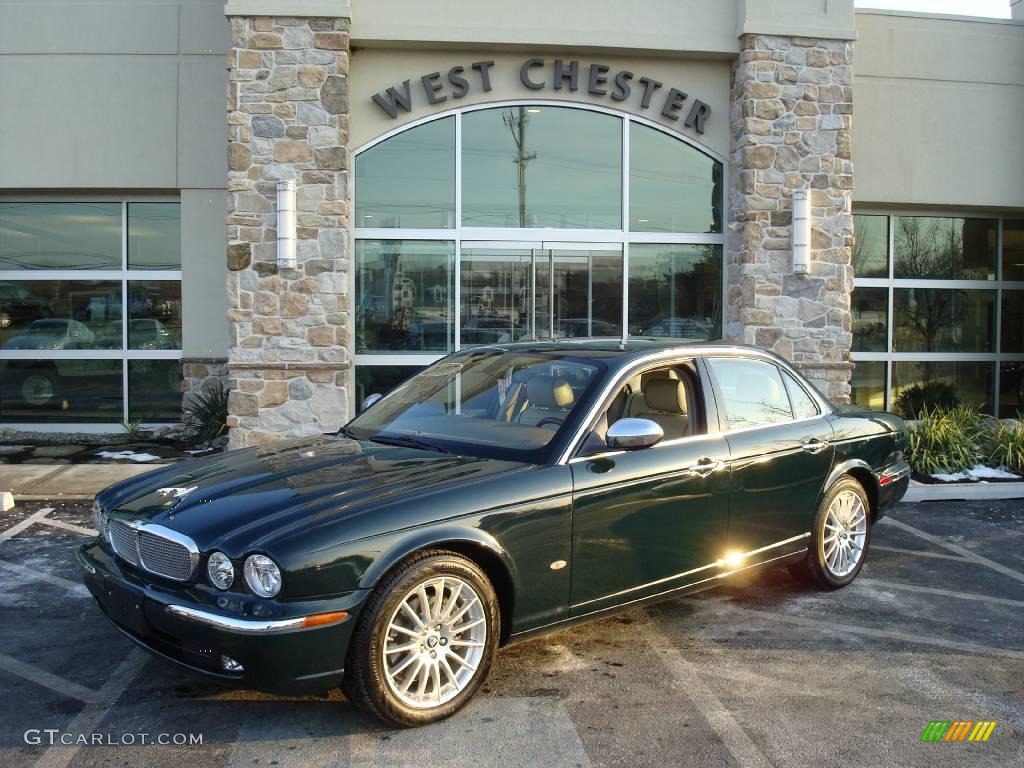 2007 XJ XJ8 - Jaguar Racing Green Metallic / Champagne photo #1