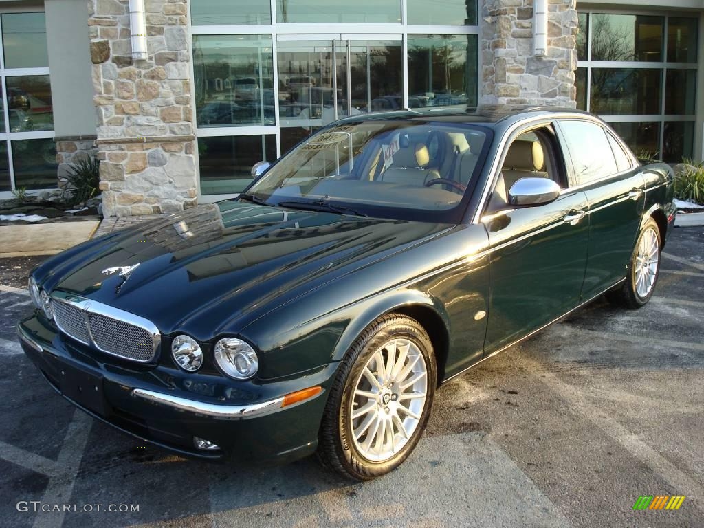 2007 XJ XJ8 - Jaguar Racing Green Metallic / Champagne photo #2