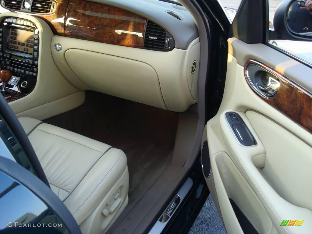 2007 XJ XJ8 - Jaguar Racing Green Metallic / Champagne photo #15