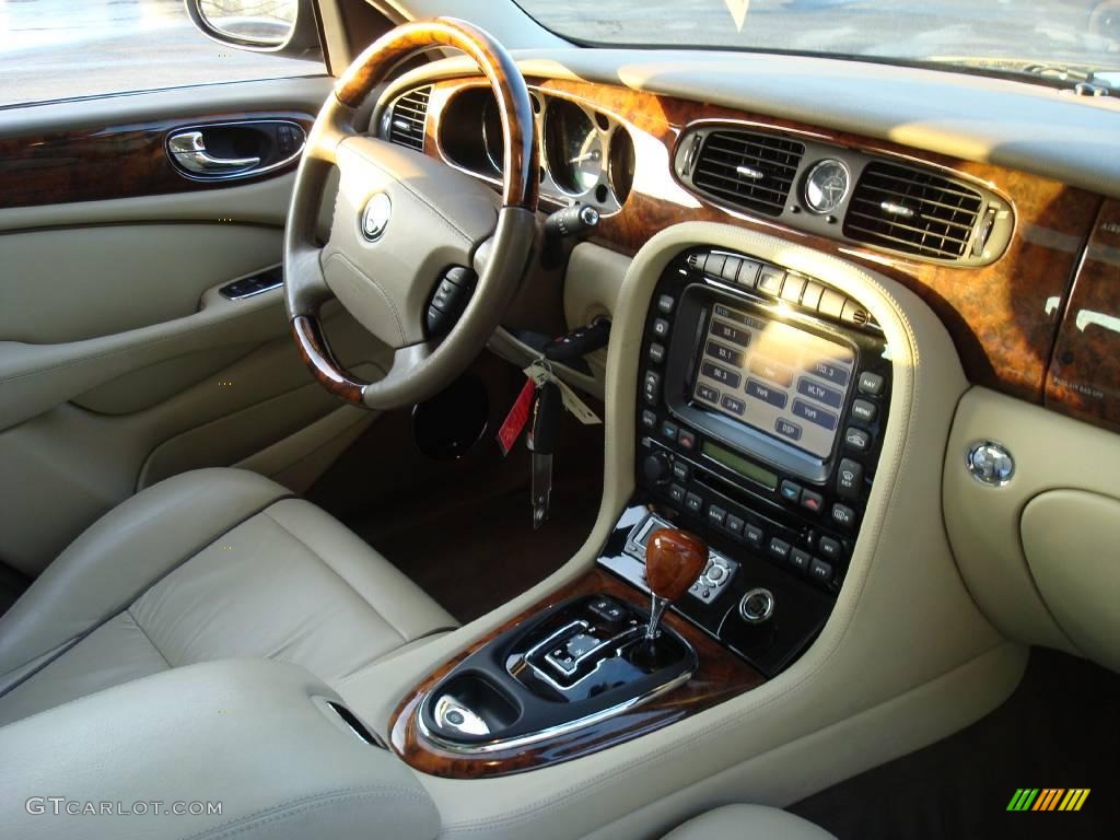 2007 XJ XJ8 - Jaguar Racing Green Metallic / Champagne photo #16