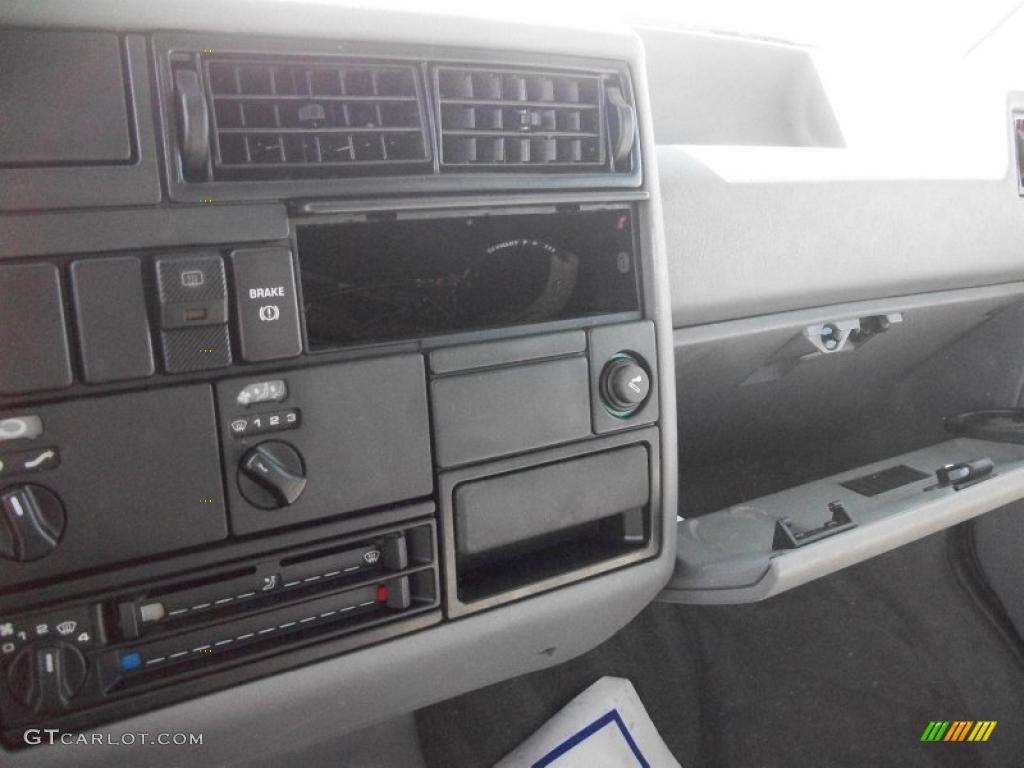 1993 Volkswagen Eurovan CL Controls Photo #47188383