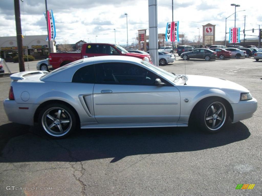 2004 Mustang V6 Coupe - Silver Metallic / Medium Graphite photo #8