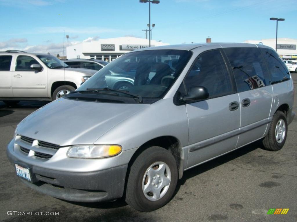 Bright Silver Metallic 2000 Dodge Caravan Standard Caravan Model Exterior Photo #47189148