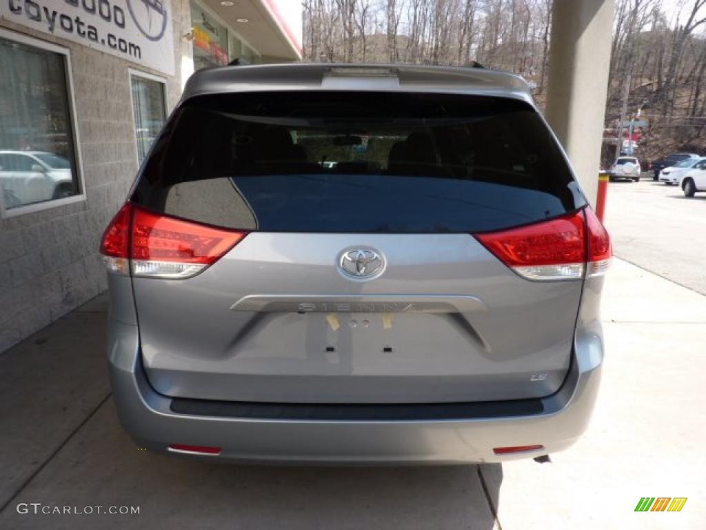 2011 Sienna LE - Silver Sky Metallic / Bisque photo #3