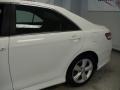 Super White - Camry SE Photo No. 7