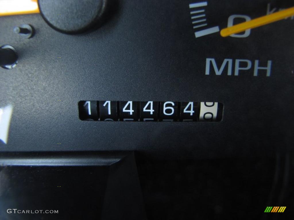1997 Suburban C1500 LT - Summit White / Neutral photo #21