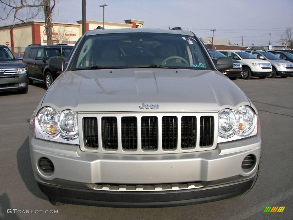 2006 Grand Cherokee Laredo 4x4 - Light Graystone Pearl / Khaki photo #2