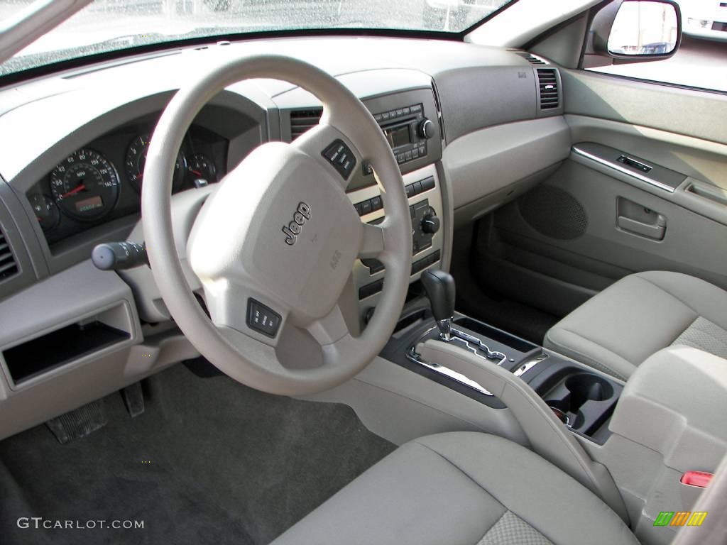 2006 Grand Cherokee Laredo 4x4 - Light Graystone Pearl / Khaki photo #13