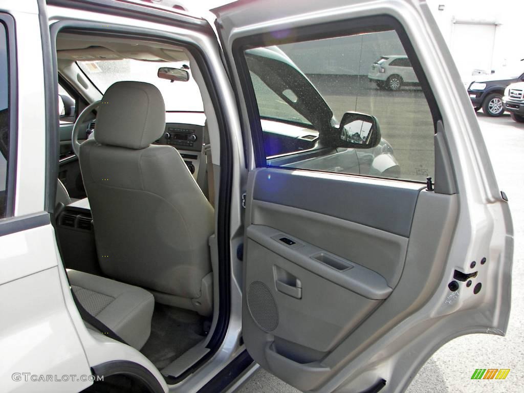 2006 Grand Cherokee Laredo 4x4 - Light Graystone Pearl / Khaki photo #16