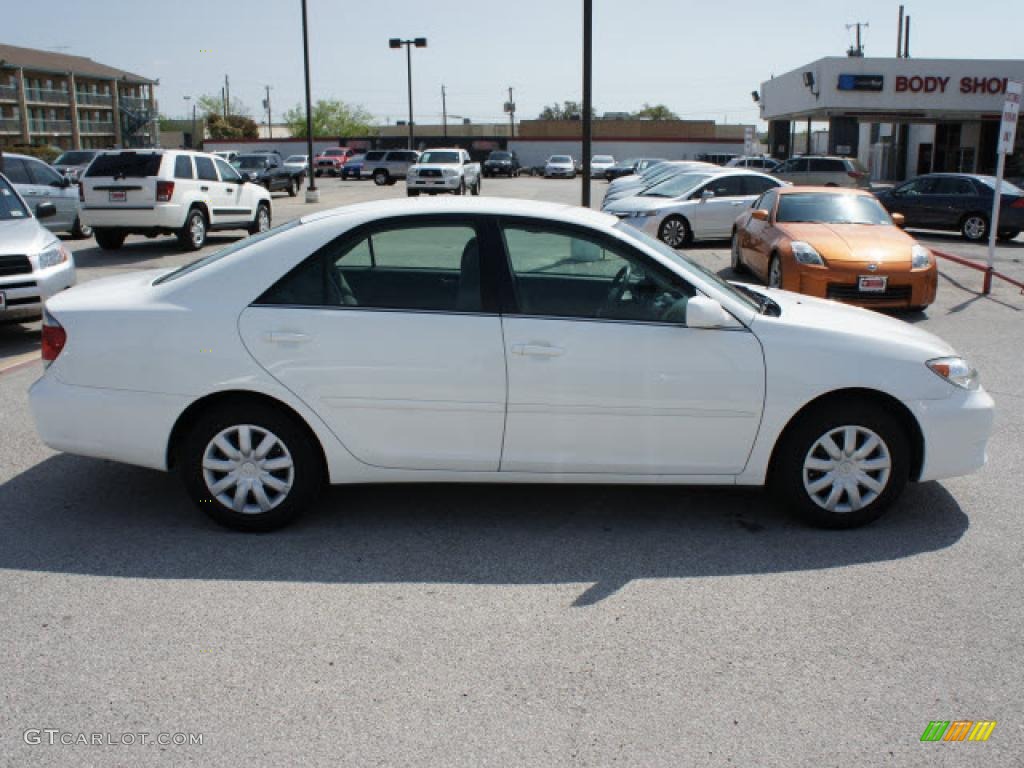 2006 Camry LE - Super White / Stone Gray photo #5