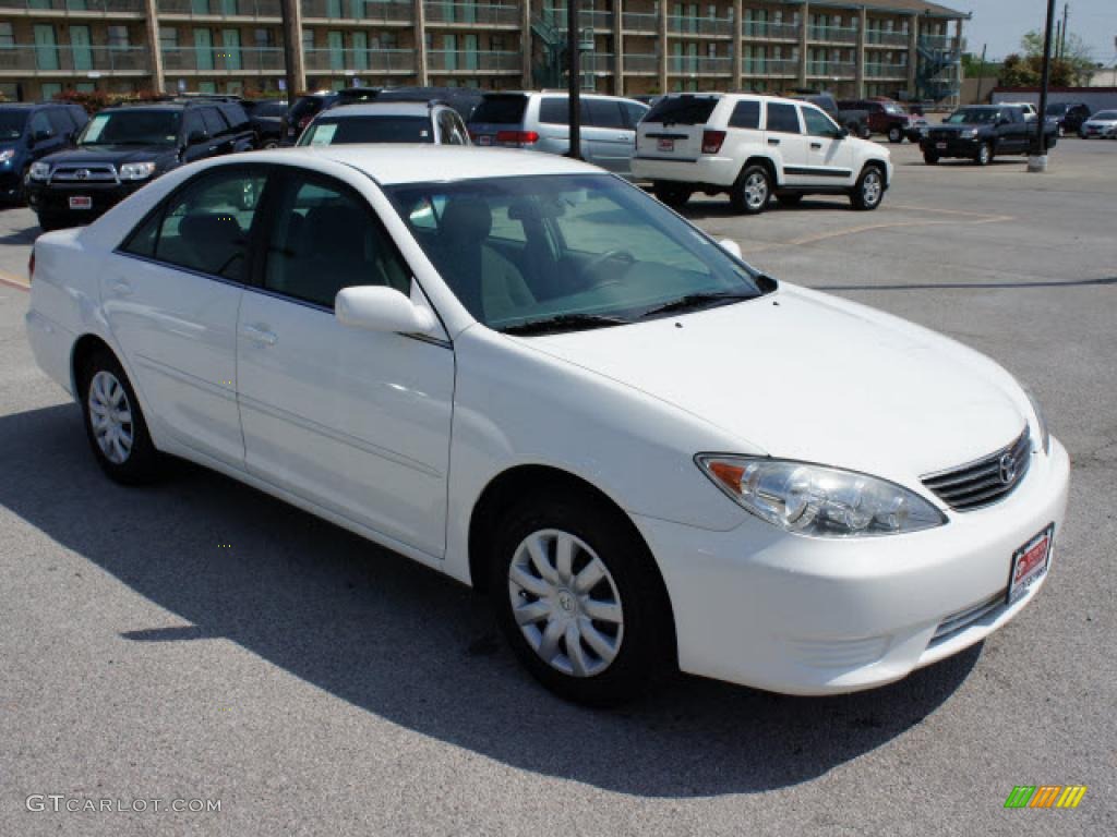 2006 Camry LE - Super White / Stone Gray photo #6
