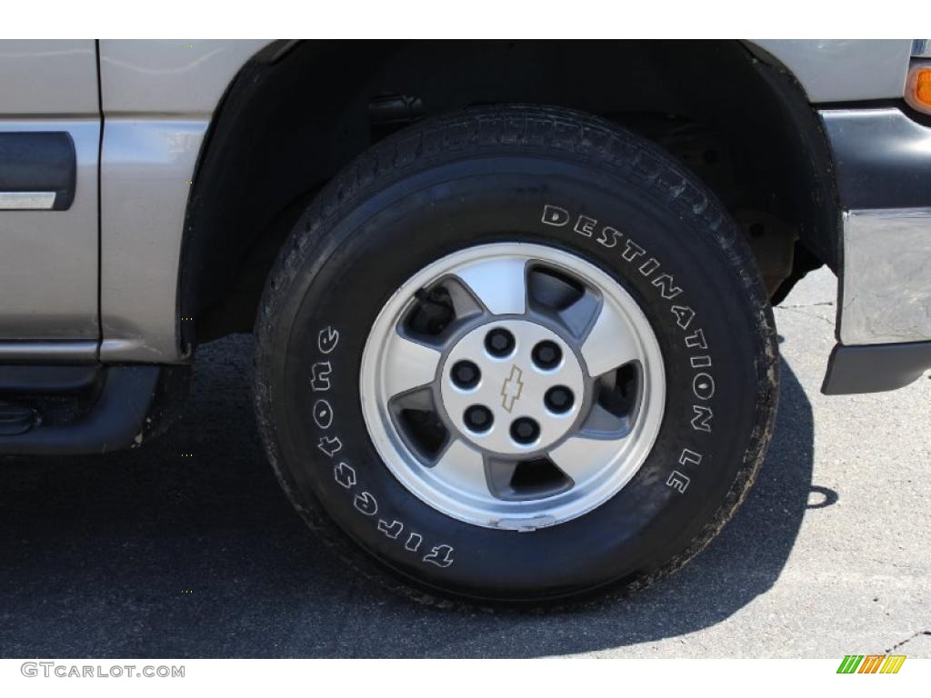 2003 Suburban 1500 LS 4x4 - Light Pewter Metallic / Gray/Dark Charcoal photo #9