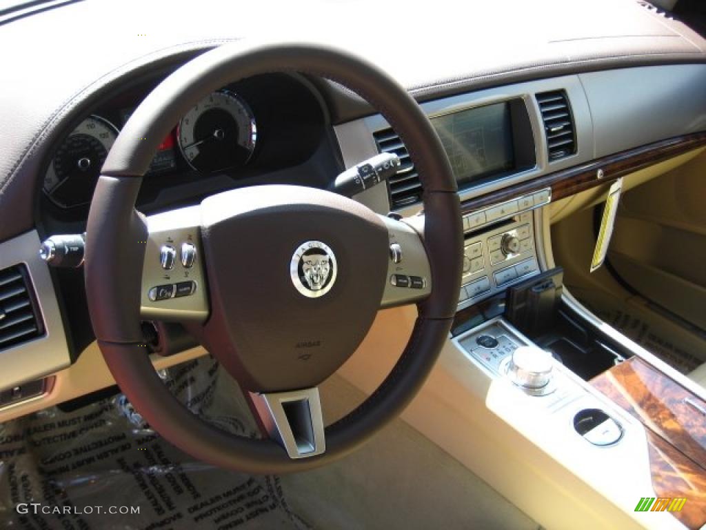 2011 Jaguar XF Sport Sedan Barley Beige/Truffle Brown Steering Wheel Photo #47195510