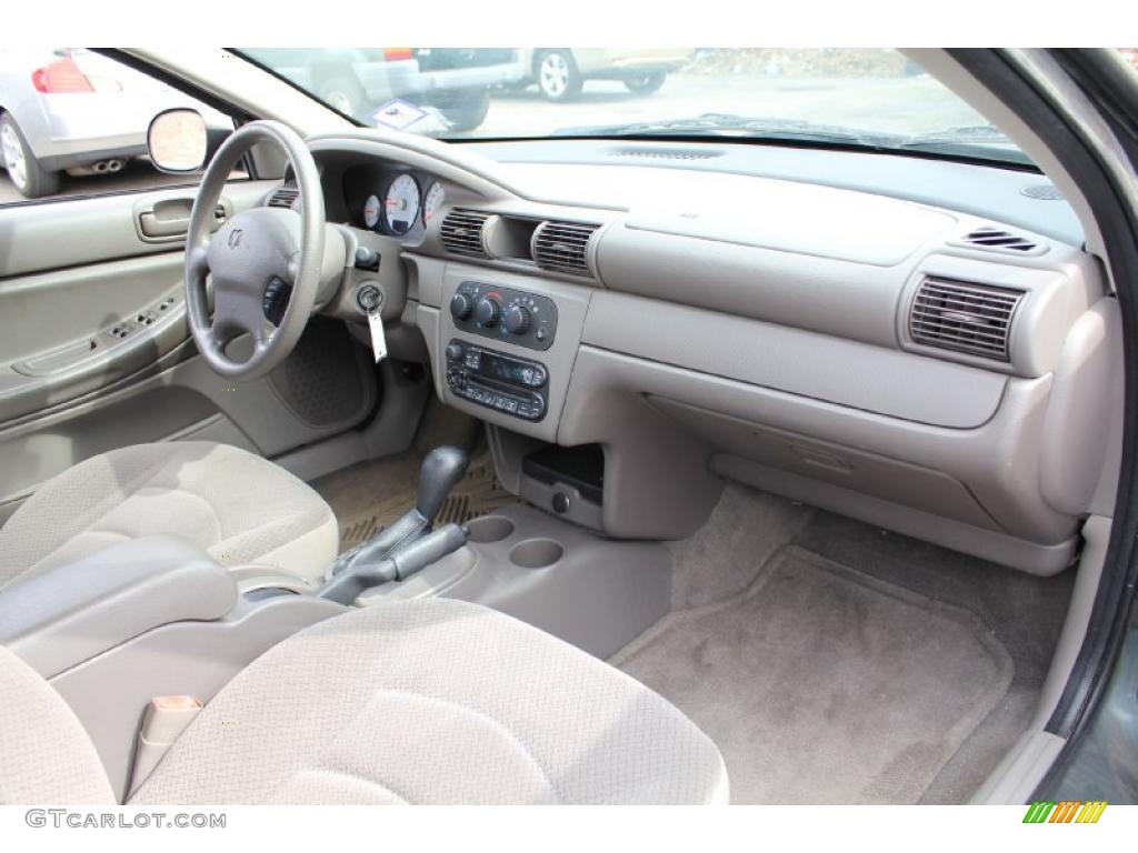 2004 Dodge Stratus SE Sedan Sandstone Dashboard Photo #47195597