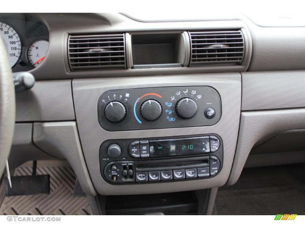 2004 Dodge Stratus SE Sedan Controls Photo #47195612