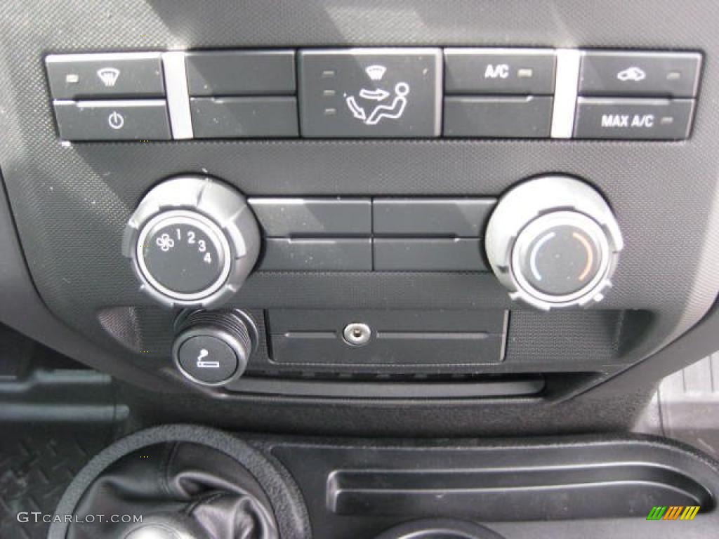 2011 Ford F150 XL SuperCab 4x4 Controls Photo #47196371