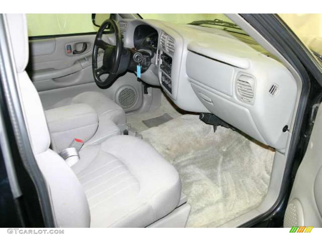 Medium Gray Interior 2003 Chevrolet S10 LS Regular Cab Photo #47198333