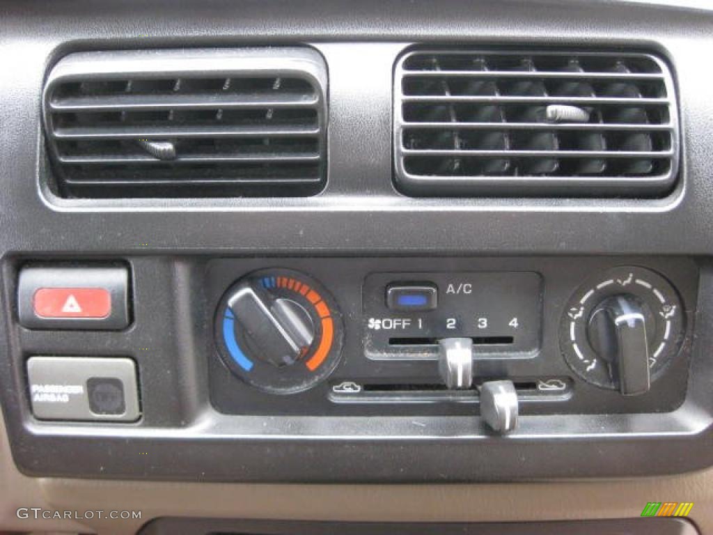 2000 Nissan Frontier SE V6 Extended Cab 4x4 Controls Photo #47200136