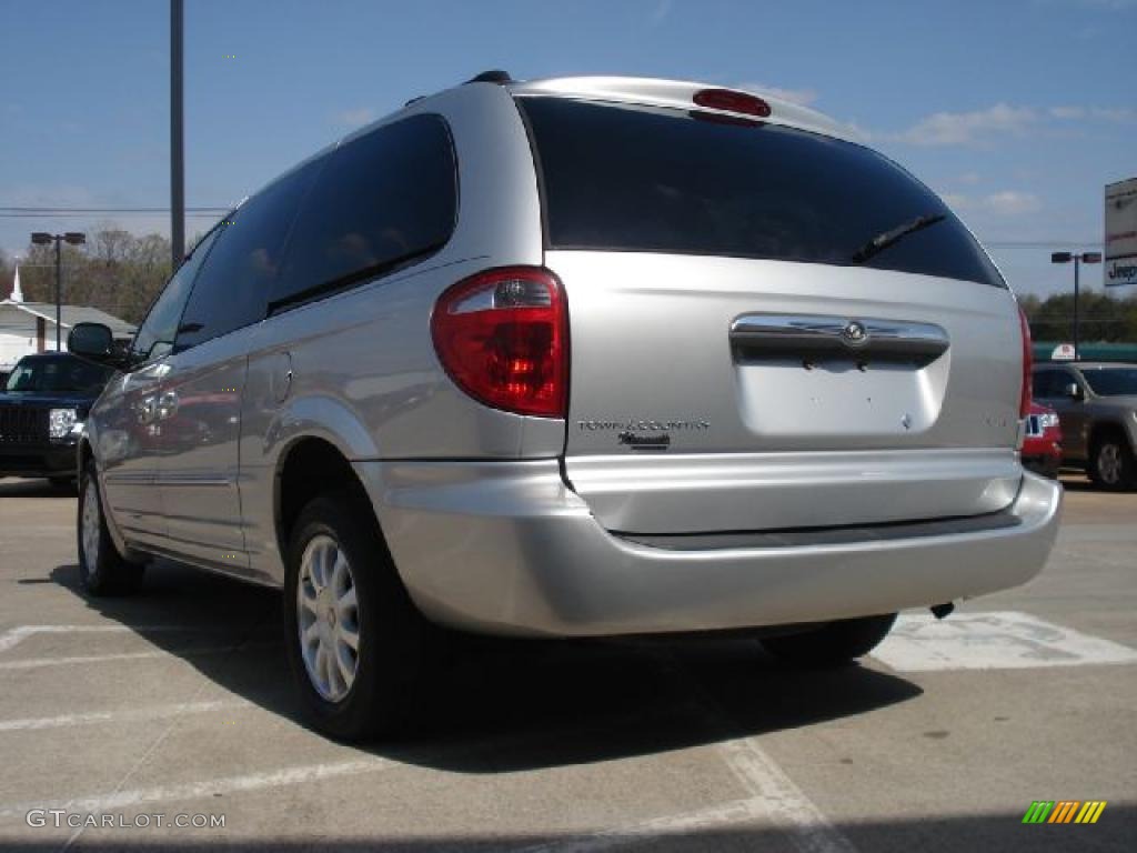 2003 Town & Country LXi - Bright Silver Metallic / Navy Blue photo #5