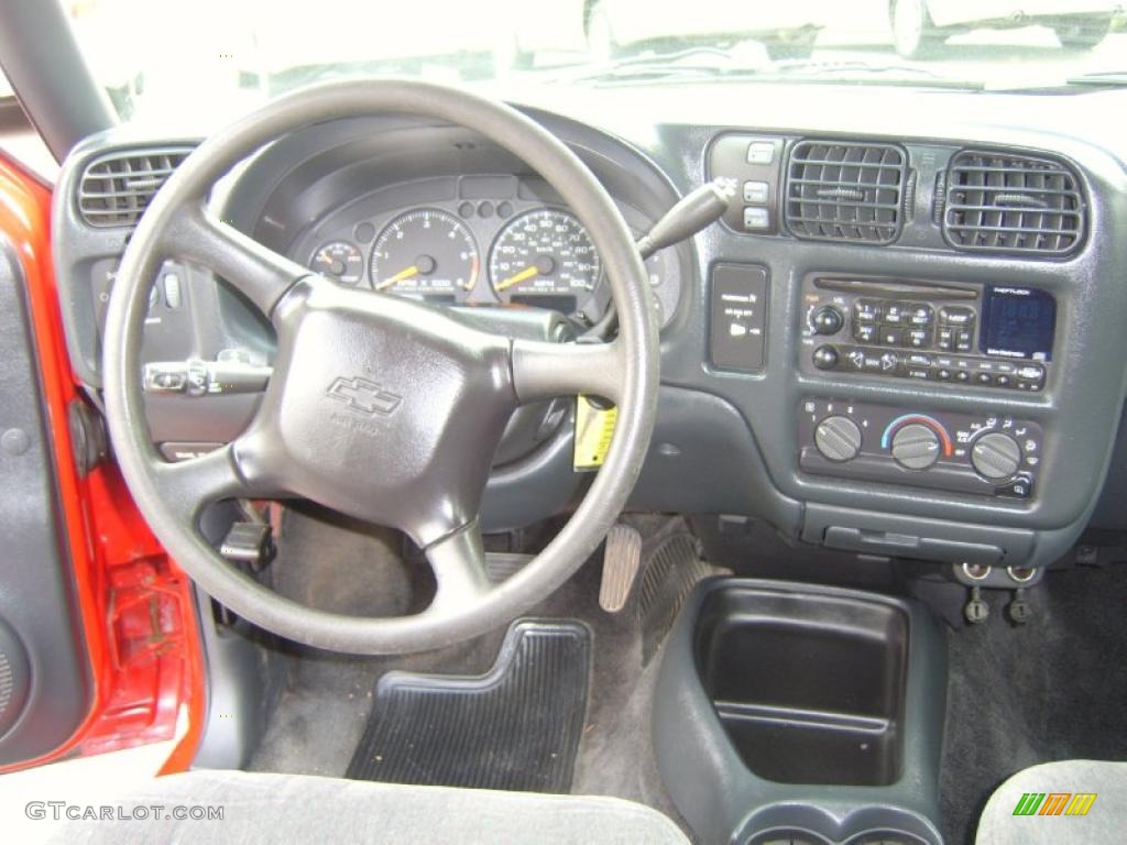 2001 Chevrolet S10 LS Extended Cab 4x4 Dashboard Photos
