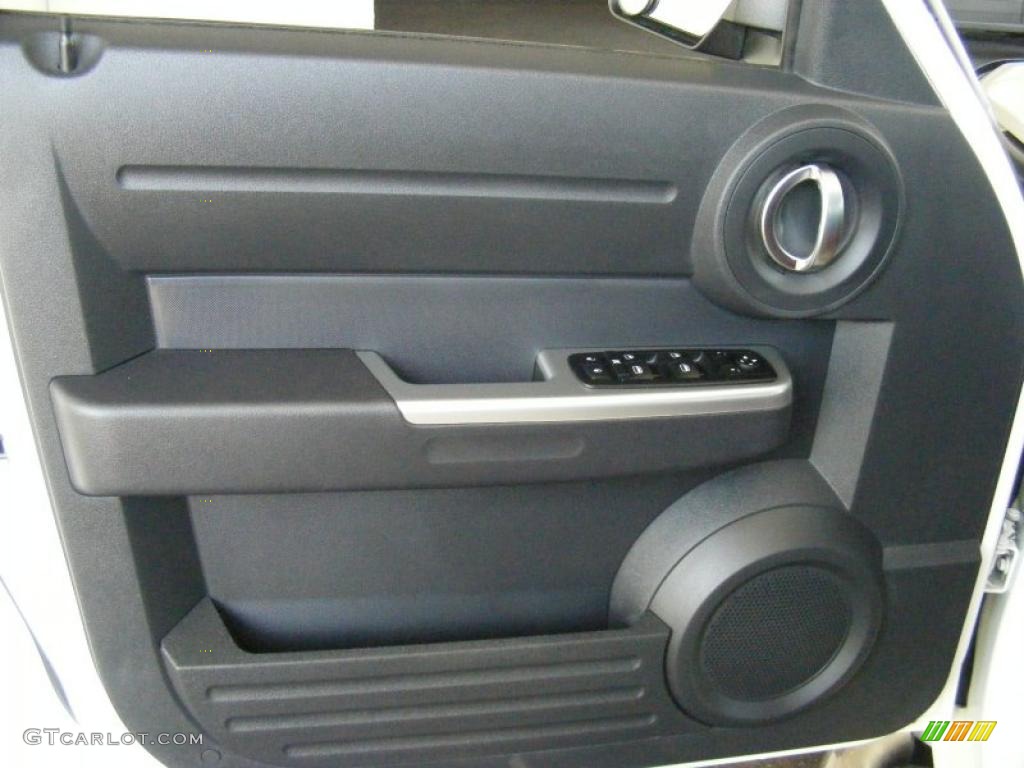 2009 Dodge Nitro R/T 4x4 Door Panel Photos