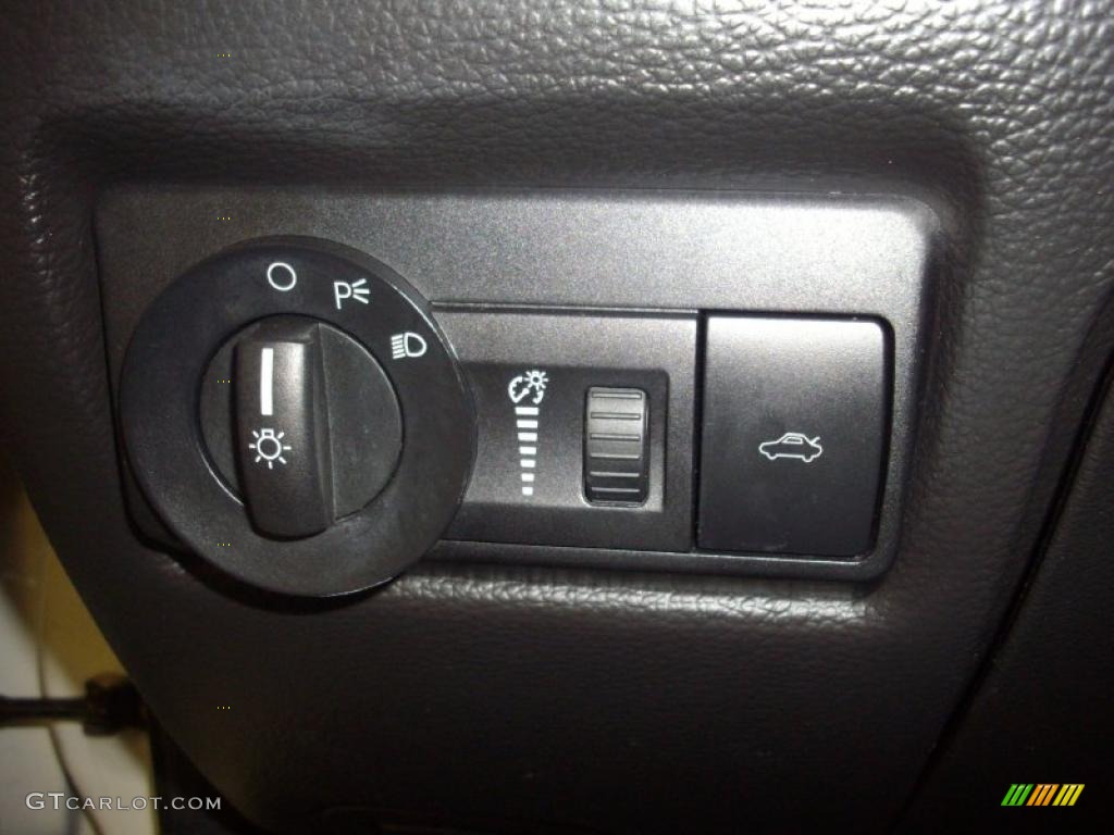2008 Mercury Milan I4 Controls Photo #47204780