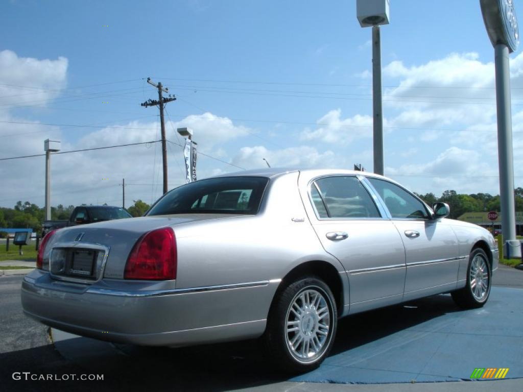 Silver Birch Metallic 2011 Lincoln Town Car Signature Limited Exterior Photo #47206130