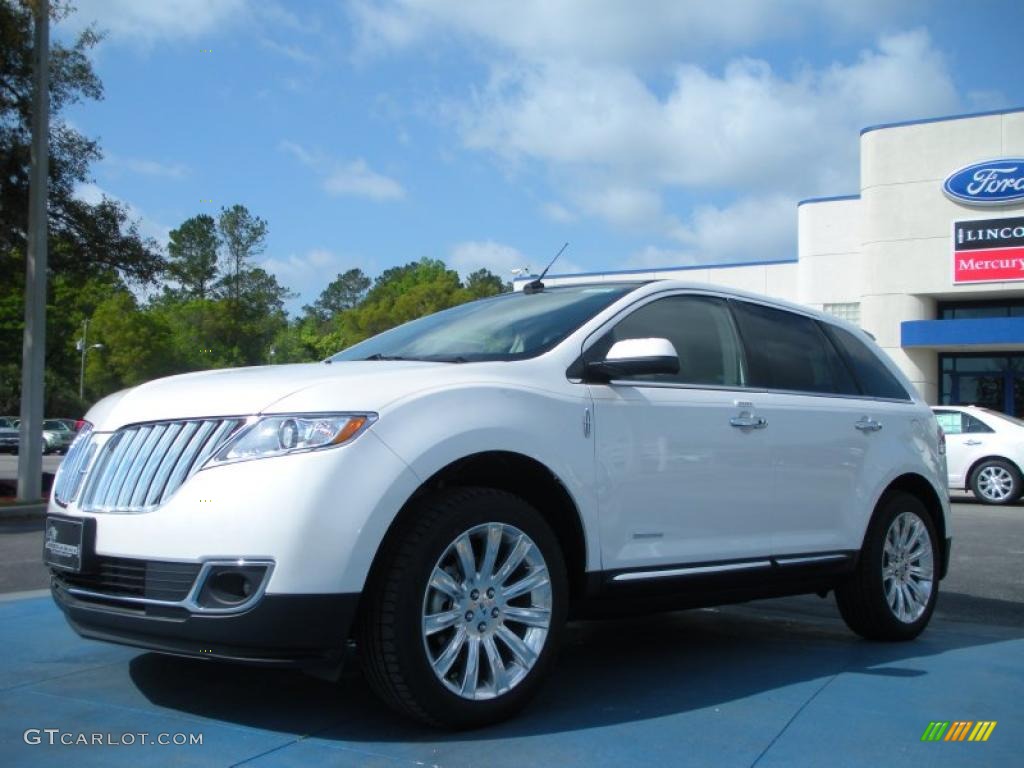 White Platinum Tri-Coat Lincoln MKX