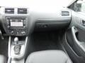 Black - Jetta SE Sedan Photo No. 15