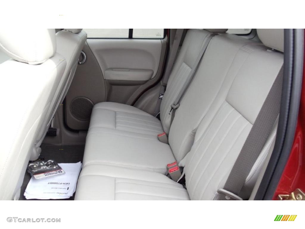 Khaki Interior 2006 Jeep Liberty Limited 4x4 Photo #47208320