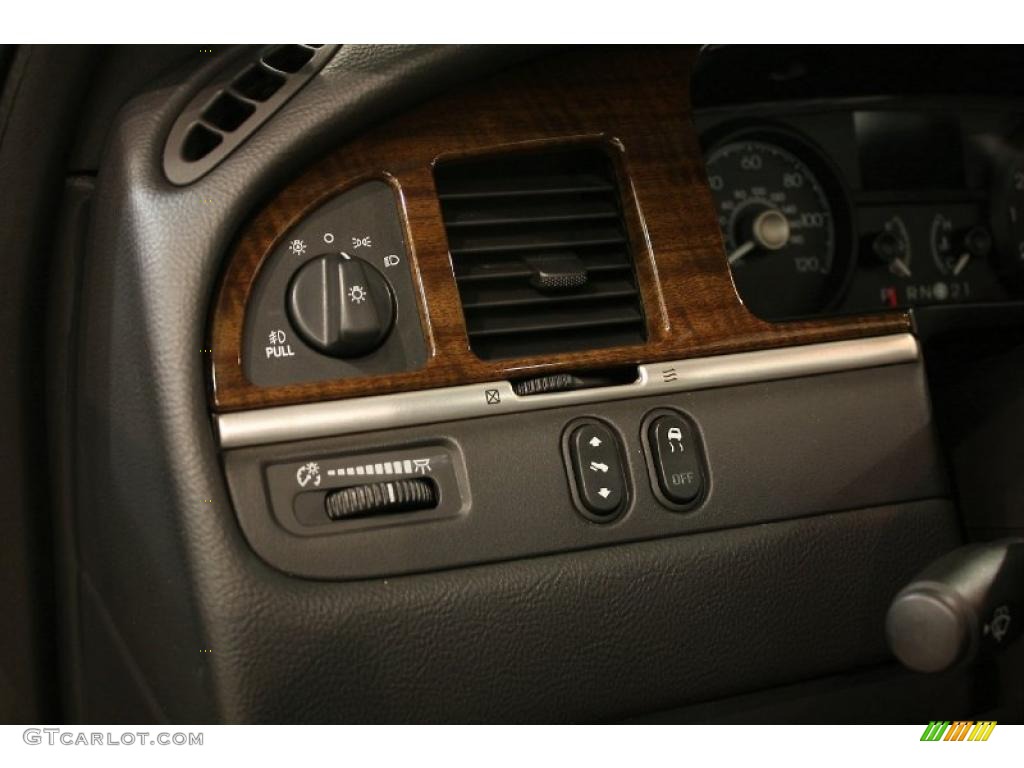 2007 Lincoln Town Car Designer Controls Photo #47209400