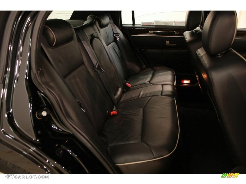 Black Interior 2007 Lincoln Town Car Designer Photo #47209517