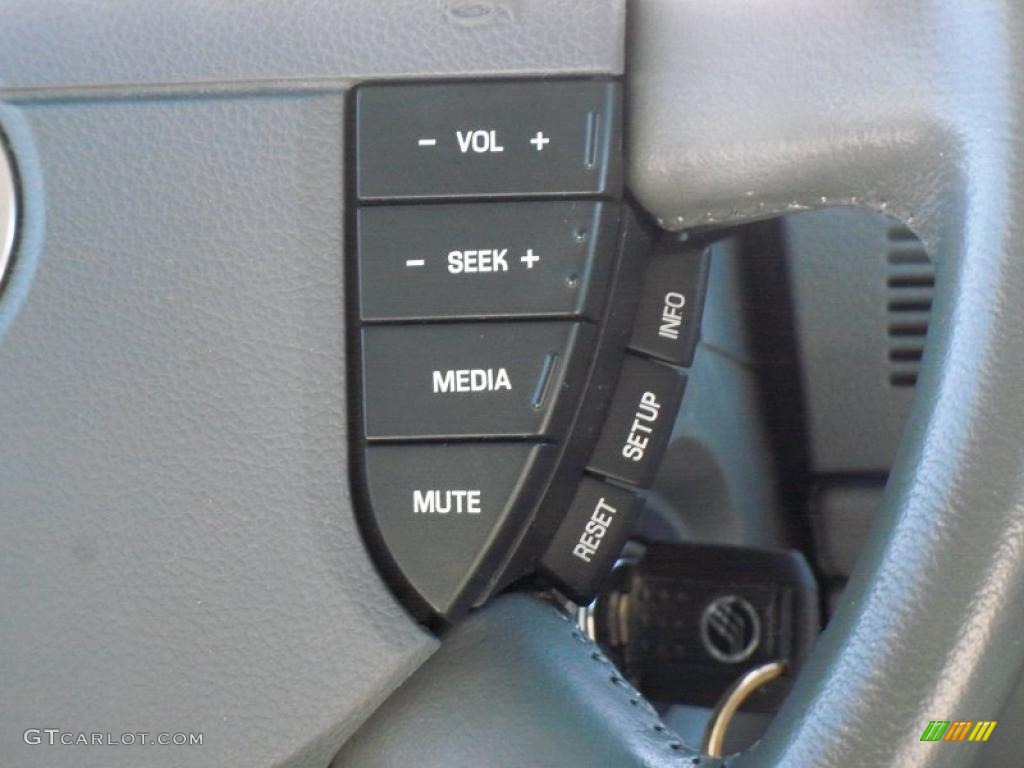 2005 Mercury Montego Luxury AWD Controls Photo #47209565