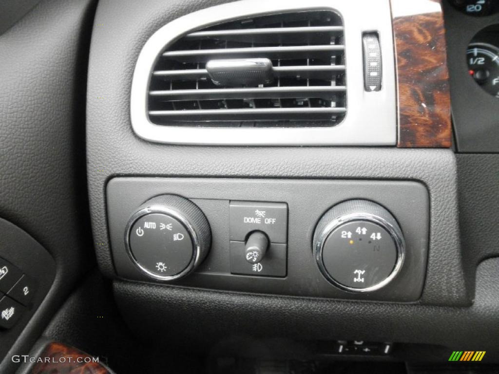 2011 GMC Sierra 3500HD Denali Crew Cab 4x4 Dually Controls Photo #47209951