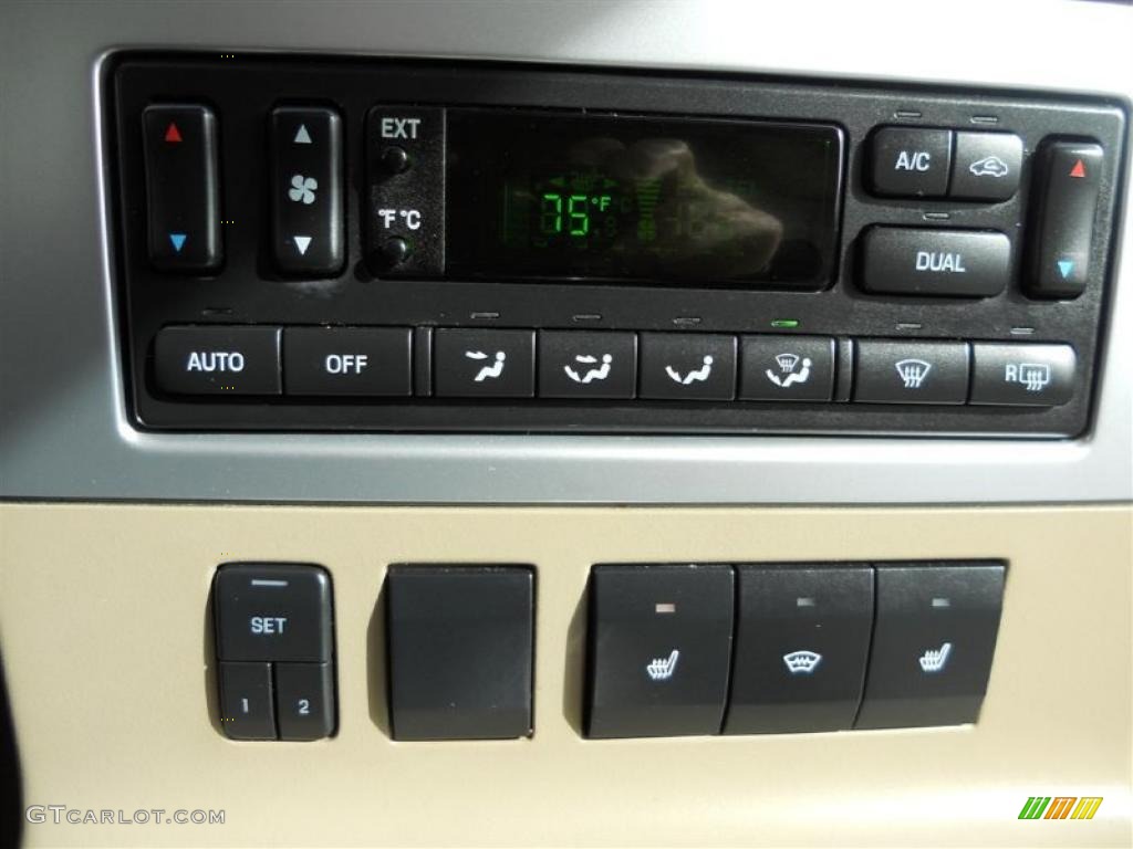 2008 Mercury Mountaineer Premier AWD Controls Photo #47210696