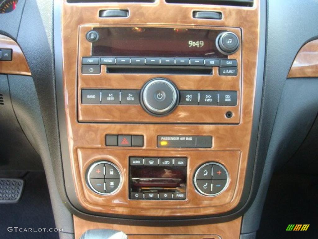 2008 Saturn Outlook XR AWD Controls Photo #47212199