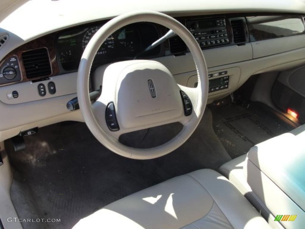 2001 Lincoln Town Car Executive Light Parchment Dashboard Photo #47213138