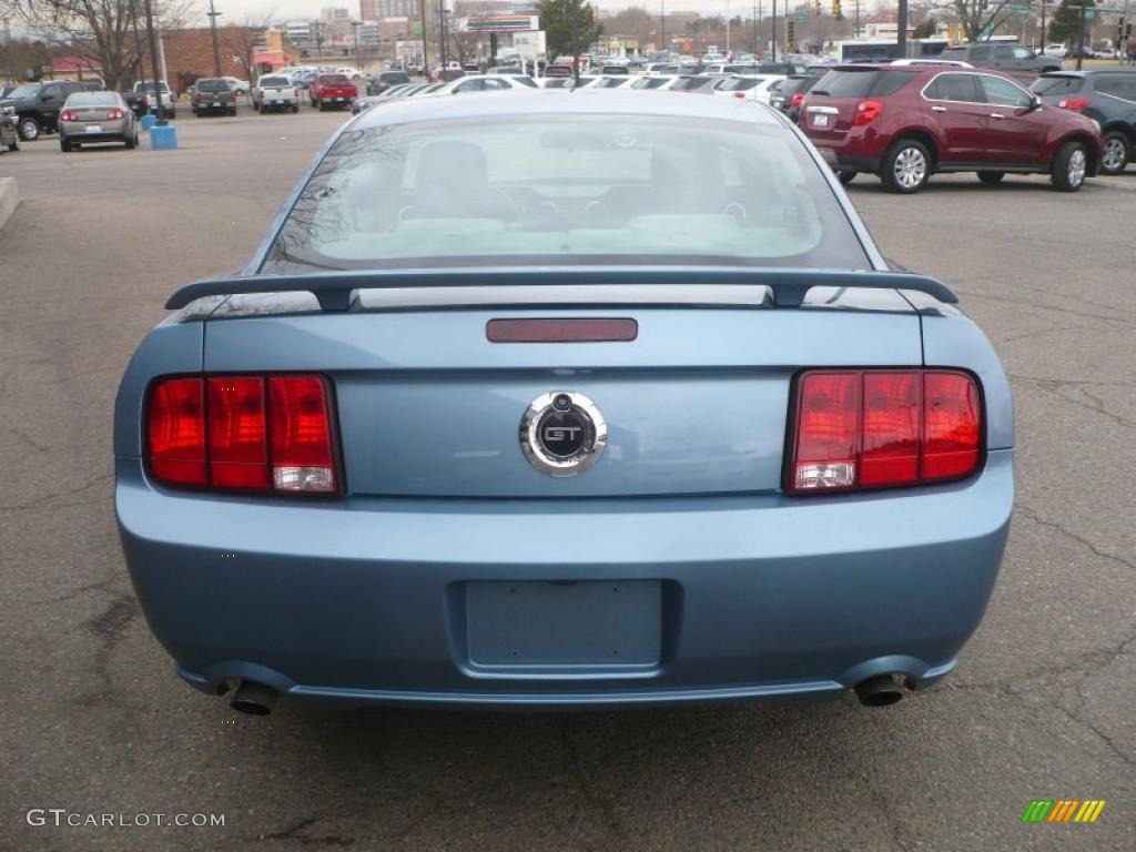 2005 Mustang GT Premium Coupe - Windveil Blue Metallic / Light Graphite photo #5