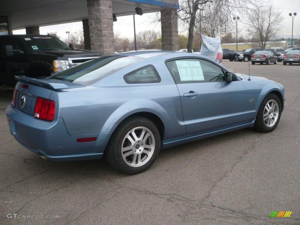 2005 Mustang GT Premium Coupe - Windveil Blue Metallic / Light Graphite photo #6