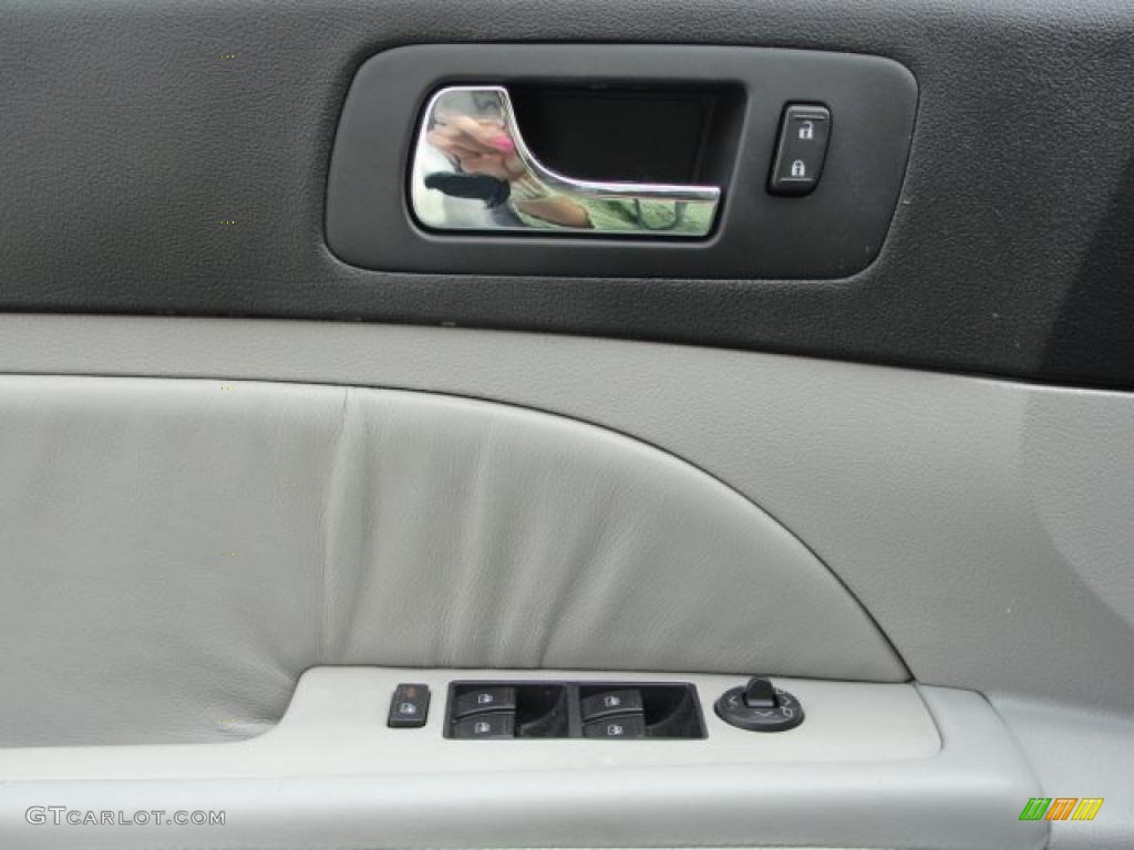 2005 Cadillac STS V8 Controls Photo #47213828