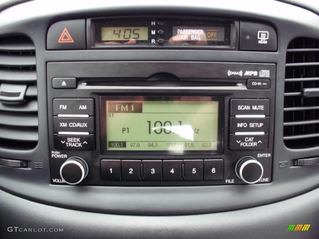 2009 Hyundai Accent GS 3 Door Controls Photo #47214404