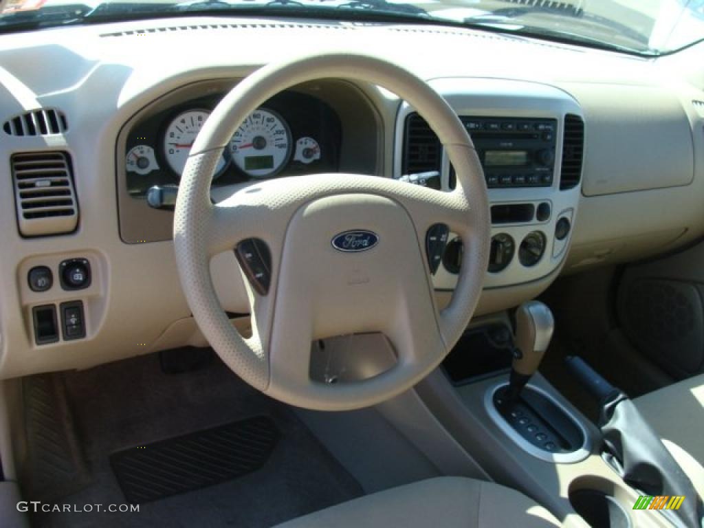 2005 Ford Escape XLT V6 4WD Medium/Dark Pebble Beige Dashboard Photo #47214431