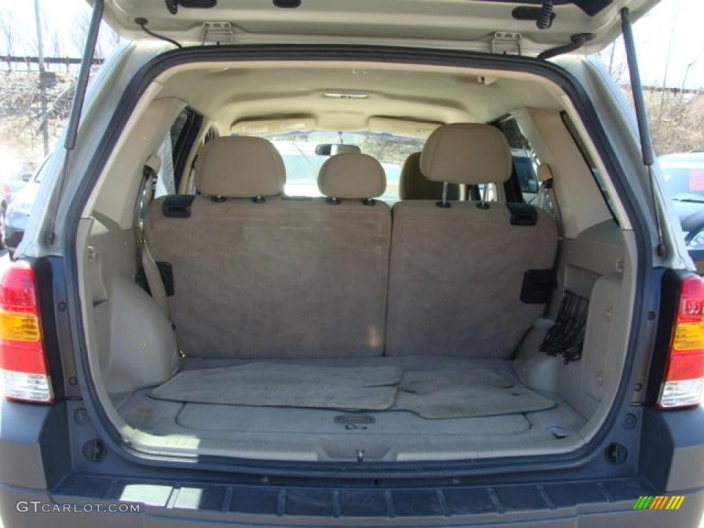 2005 Ford Escape XLT V6 4WD Trunk Photo #47214557