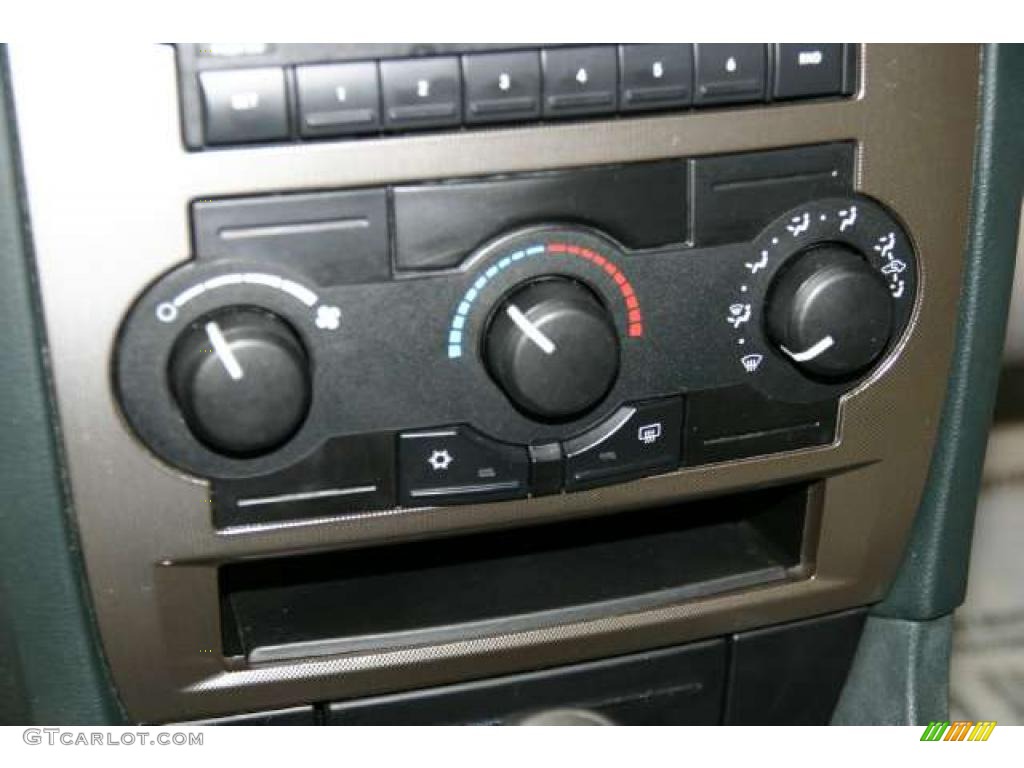 2006 Chrysler 300 Touring Controls Photo #47215337