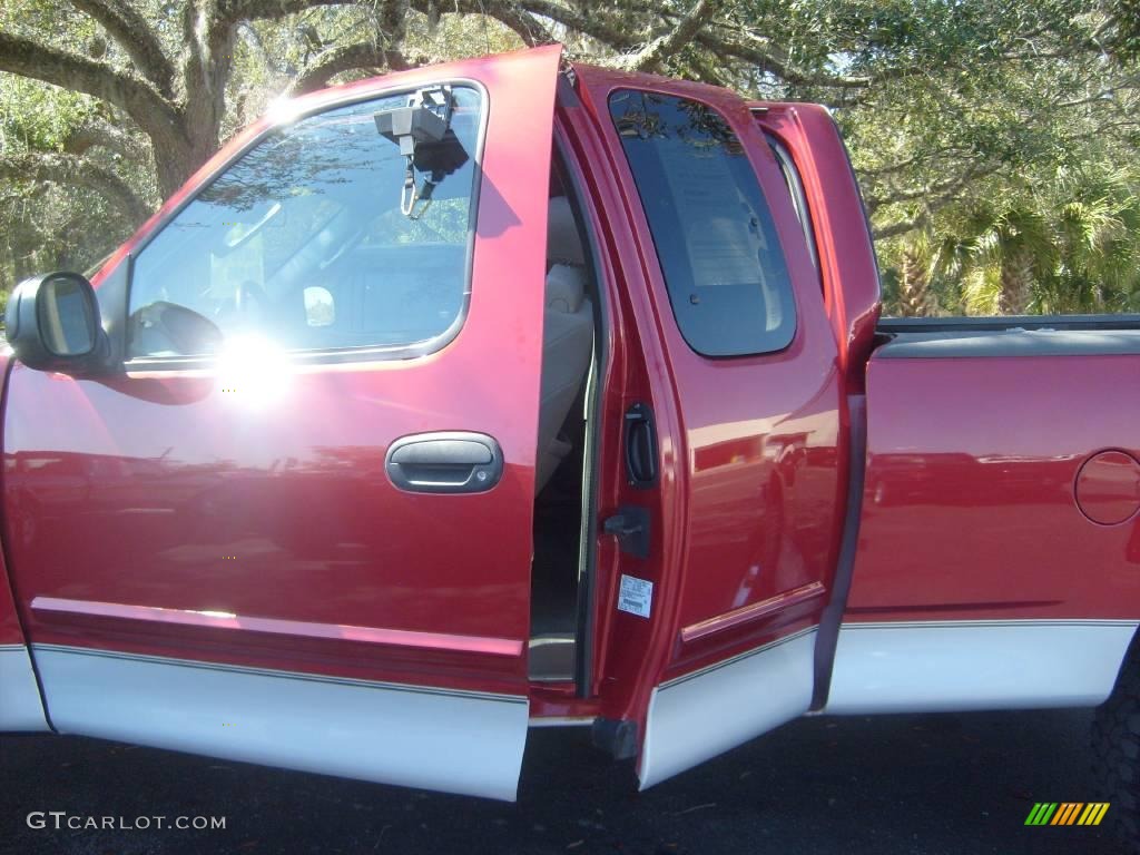 2004 F150 XLT Heritage SuperCab 4x4 - Toreador Red Metallic / Heritage Graphite Grey photo #22