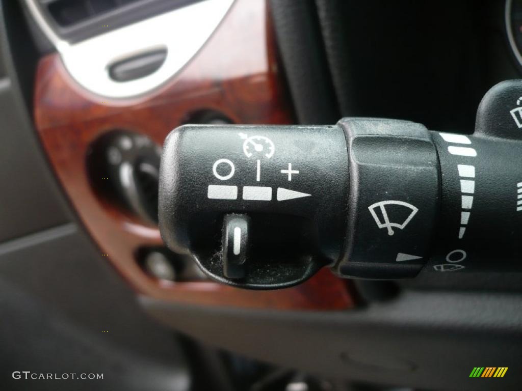 2008 GMC Envoy SLT 4x4 Controls Photo #47217221